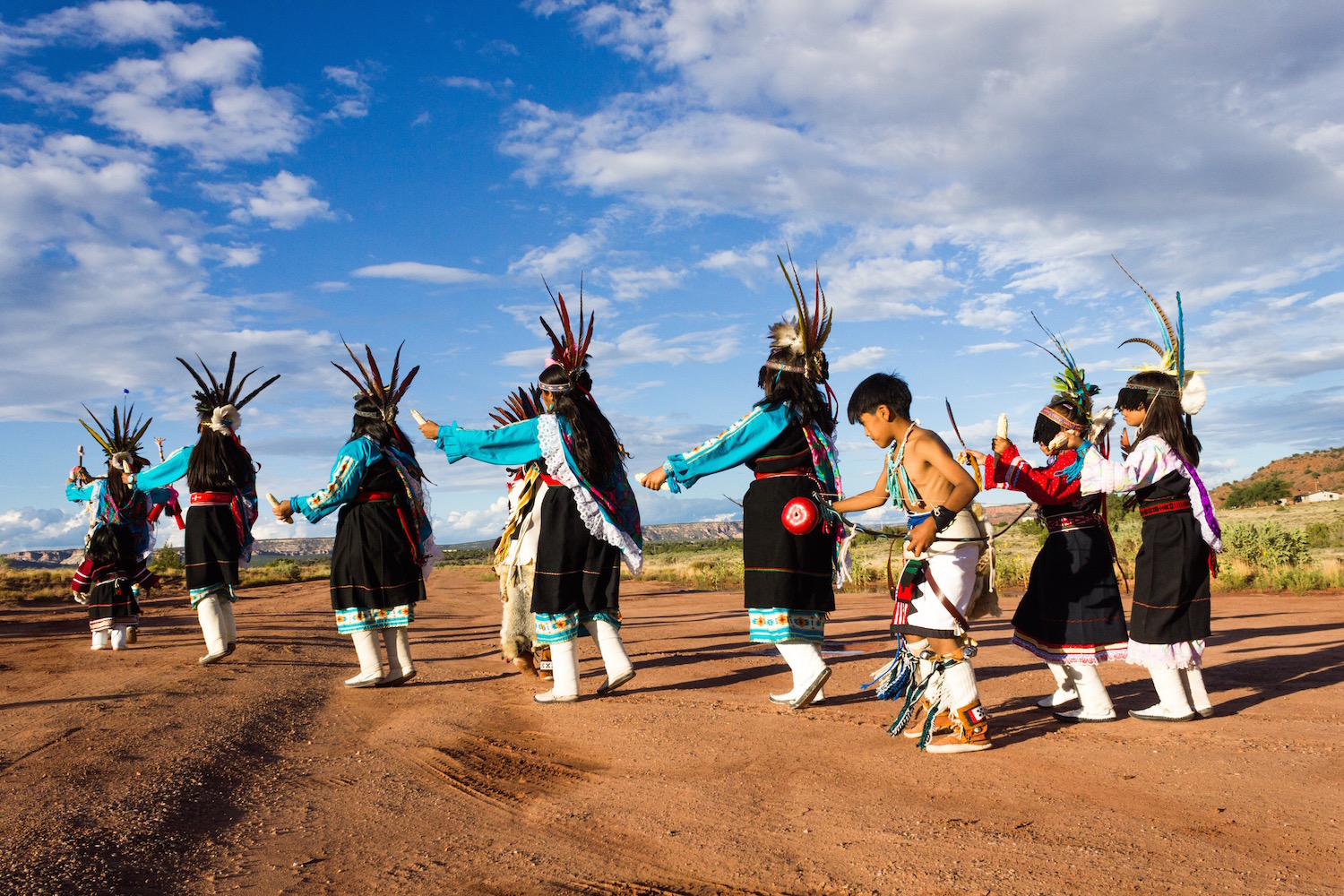 Anshe:kwe dance group