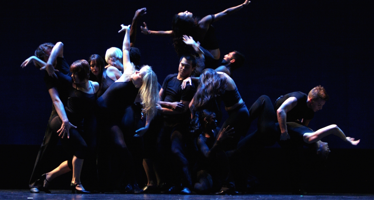 Broadway Theatre Project dancers executing a Fosse 'amoeba'. Photo courtesy of Debra McWaters.
