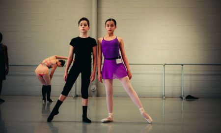 Students at the 2016 artÉmotion Summer Intensive. Photo by Alexis Ziemski.