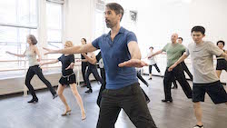 Ray Hesselink teaching at Steps on Broadway. Photo by Gen Nishino.