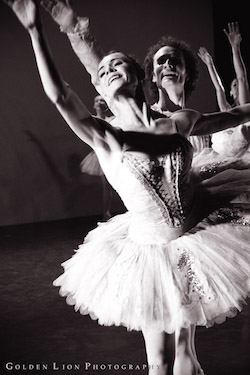 Ruth Whitney and Jacob Hoover of Tony Williams Ballet Company in 'La Favorita'. Photo by Golden Lion Photography.