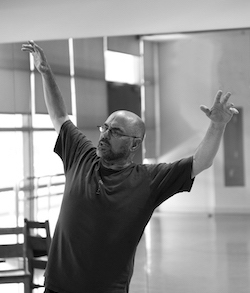 Serge Bennathan in rehearsal. Photo by Sylvain Senez.