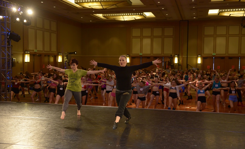 Mandy Moore teaches at Jump dance convention