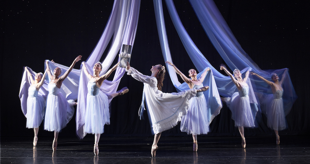 José Mateo Ballet Theatre in 'The Nutcracker'. Photo by Gary Sloan.