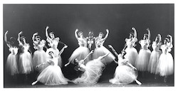American Ballet Theatre dans 'Les Sylphides'. Photo de Louis Peres.