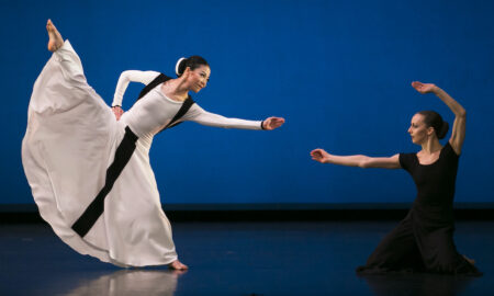 Xin Ying and Anne Souder in Martha Graham's 'Prelude to Action'. Photo by Melissa Sherwood.