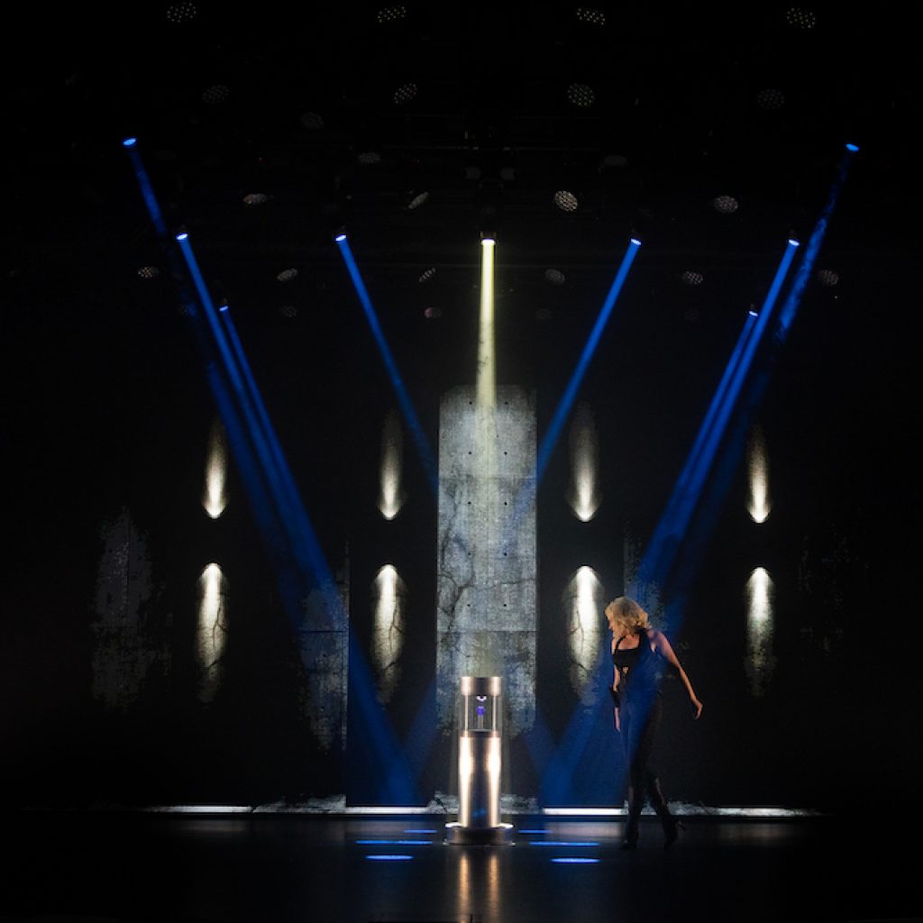 Katie O'Brien opens the show 'Diamond Run' on the Regent Seven Seas Splendor with her eye on the highly sought after Blue Diamond.