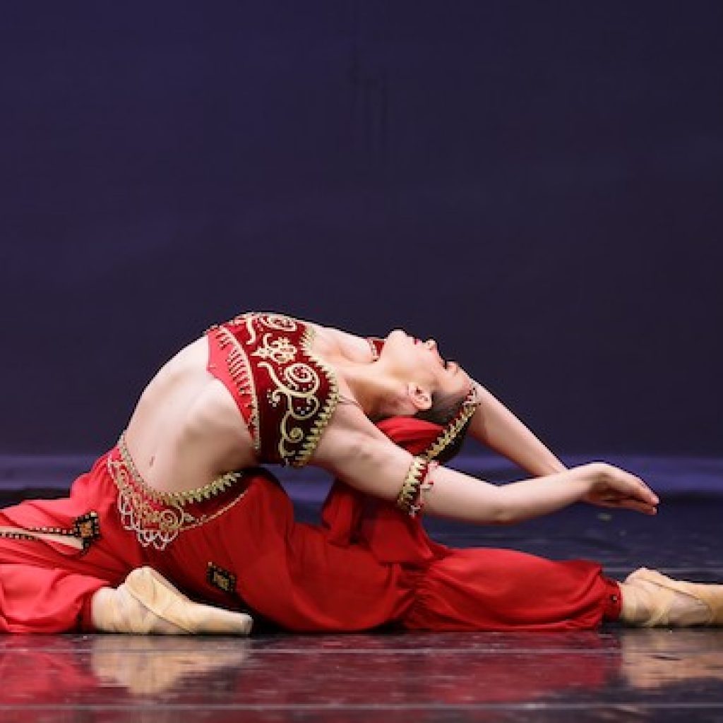 Clare Keavy of Paris Ballet. Photo by LK studios.