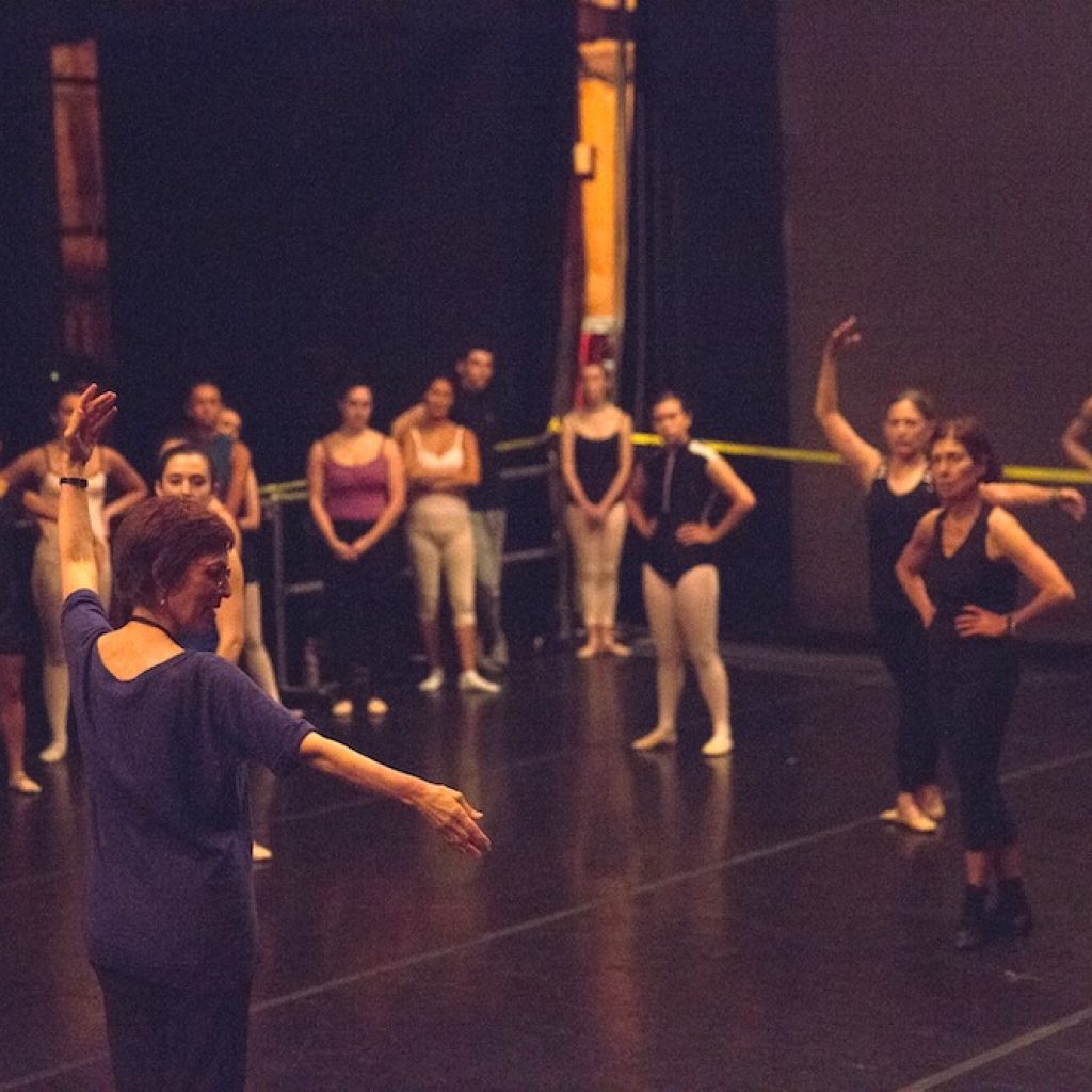 Diana Byer teaching New York Theatre Ballet dancers at Jacob's Pillow. Photo by Hayim Heron, courtesy of Jacob's Pillow Dance.