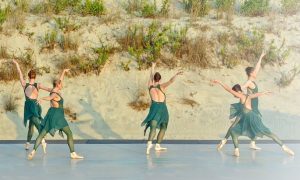 Continuum Contemporary Ballet at the Ballet on the Beach Dance Festival. Photo courtesy of Ballet on the Beach.