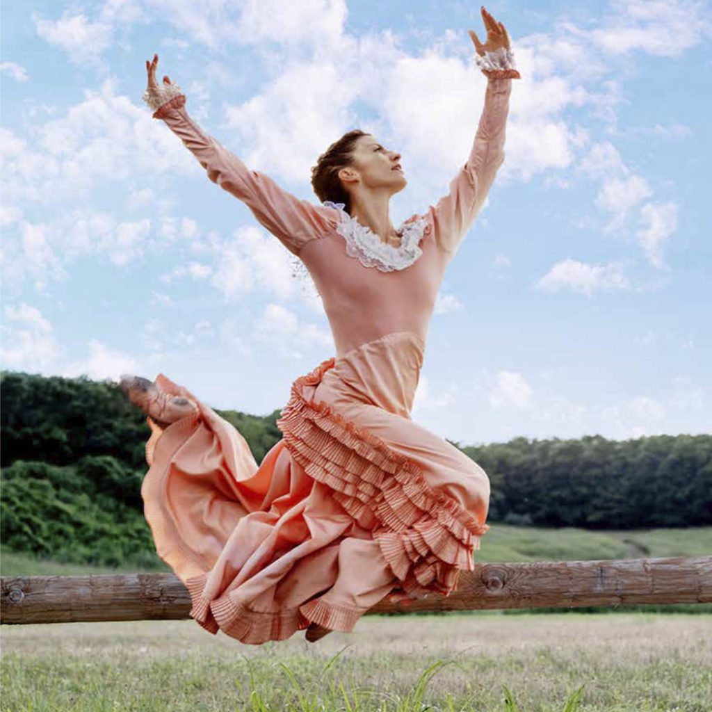 MGDC in Martha Graham's 'Appalachian Spring.' Photo by Ken Browar and Deborah Ory.