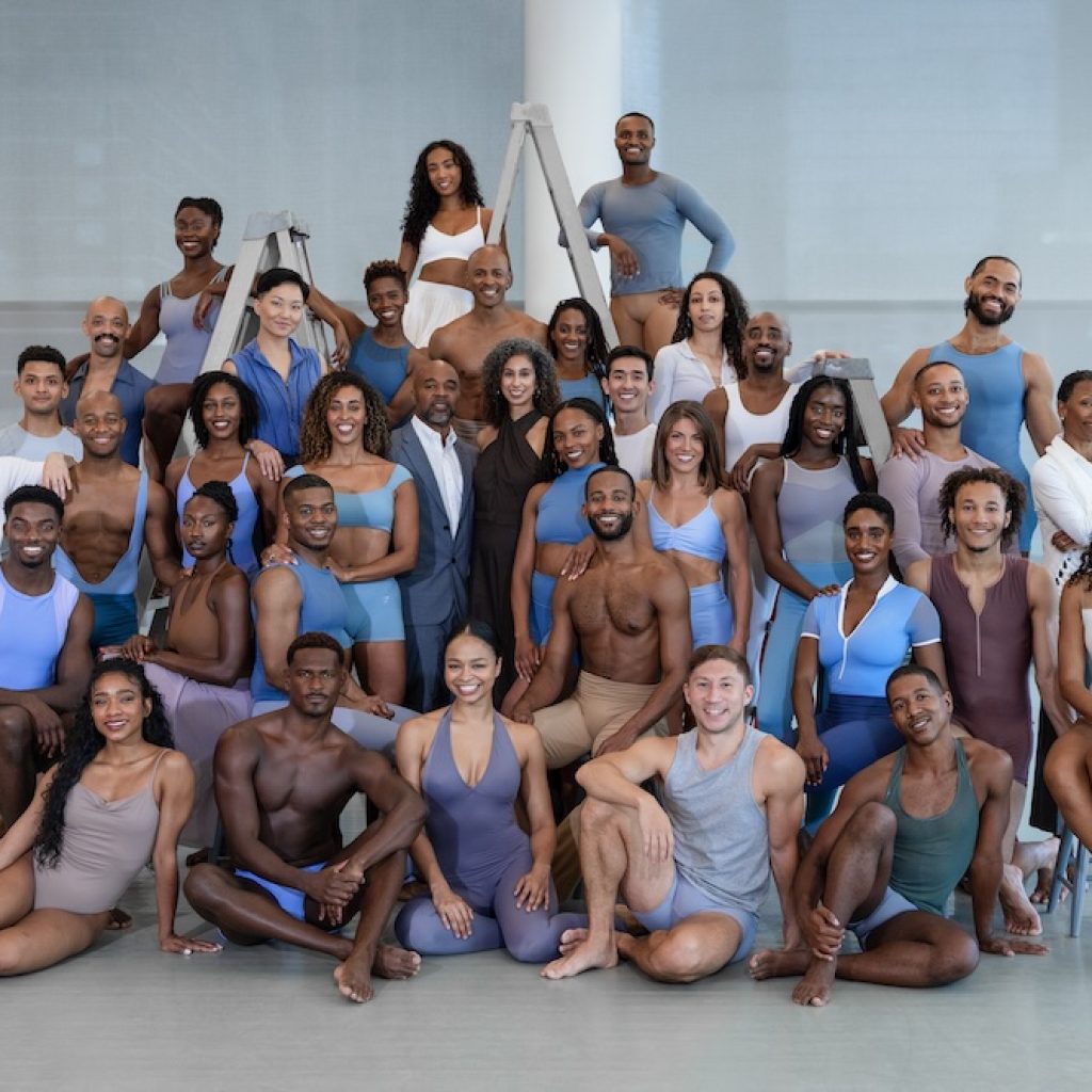 Alvin Ailey American Dance Theater. Photo by Alice Castro.