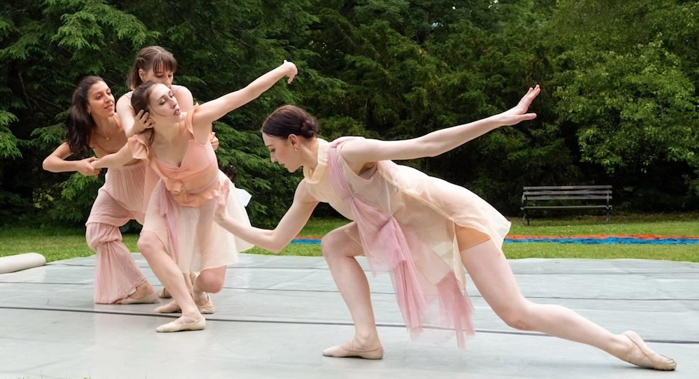 Renversons in Minnie Lane's 'Bury Your Gaze.' Photo by Ruby Gonzalez Hernandez.