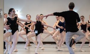 Lazlo Berdo with RDA NE students. Photo by Scott Robbins/Geek with a Lens.