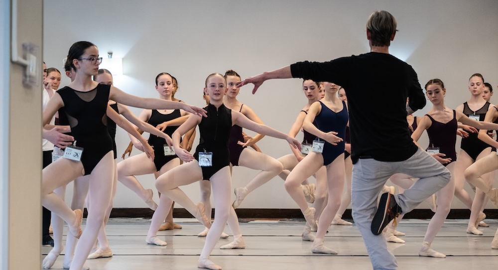 Lazlo Berdo with RDA NE students. Photo by Scott Robbins/Geek with a Lens.