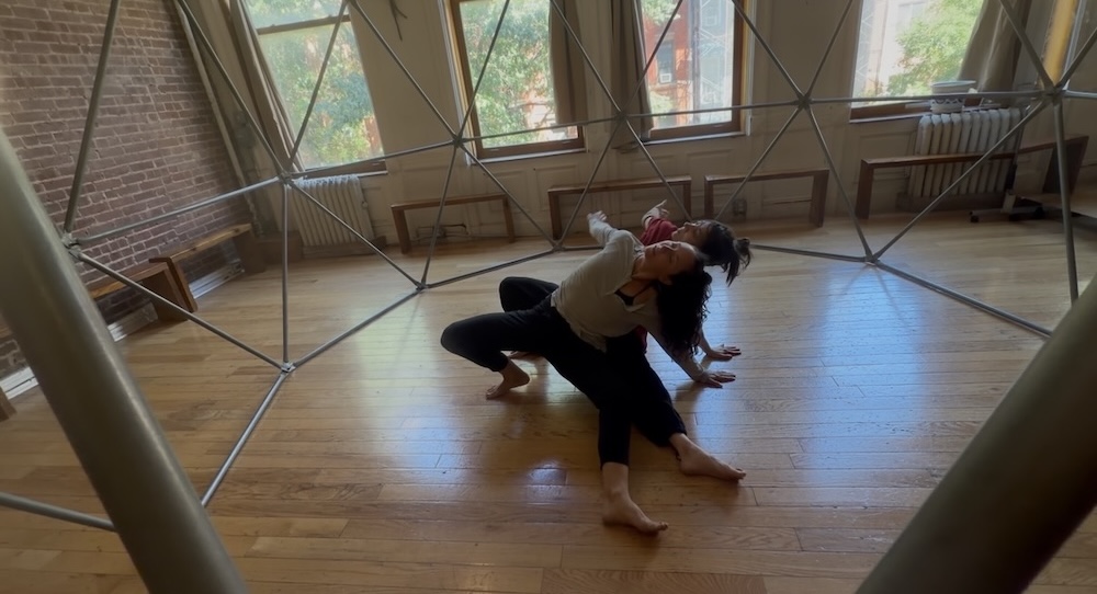 Chelsea Ainsworth and Adia Anselmi in Anselmi's 'Olha pra mim.' Photo courtesy of Ainsworth.