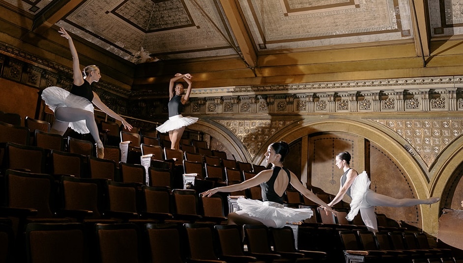 Continuum Contemporary Ballet in 'Suite Mysterioso.' Photo by Renee Hollingshead, courtesy of Continuum Contemporary Ballet.